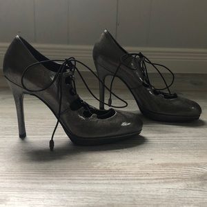 NEW Stuart Weitzman dk grey lace-up booties. Sz 7